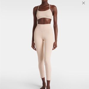 Alo Yoga Airlift Set in Macadamia